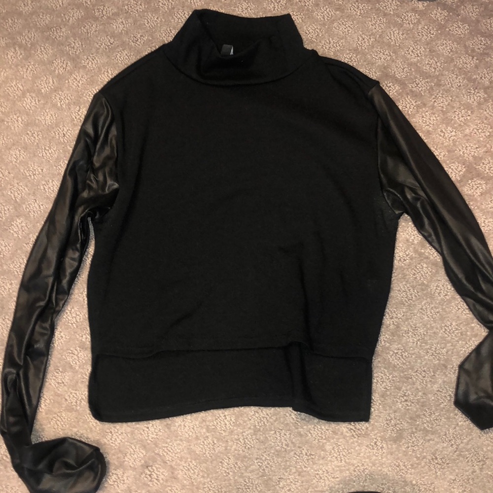 Black fitted mock neck long sleeve crop